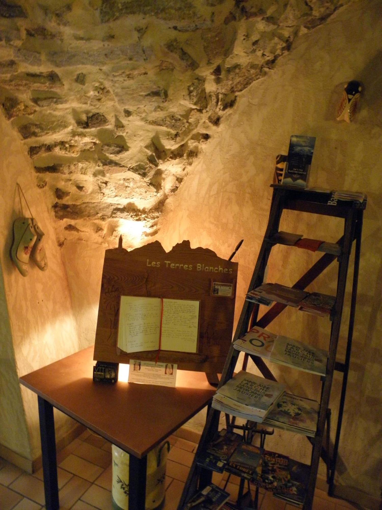 Gite Auberge Les Terres Blanches De Meolans Buitenkant foto
