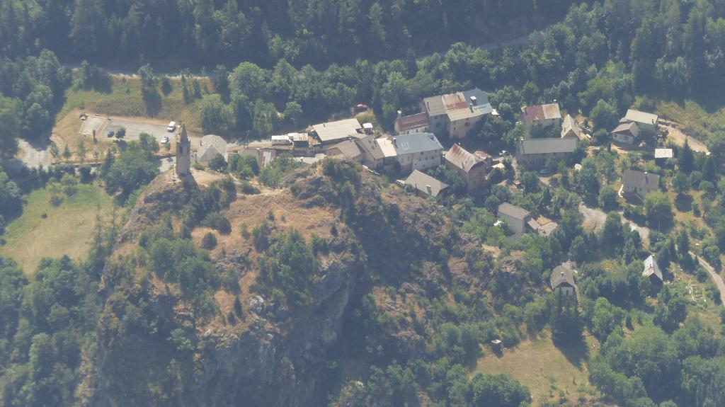Gite Auberge Les Terres Blanches De Meolans Buitenkant foto
