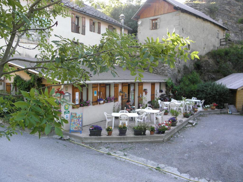 Gite Auberge Les Terres Blanches De Meolans Buitenkant foto