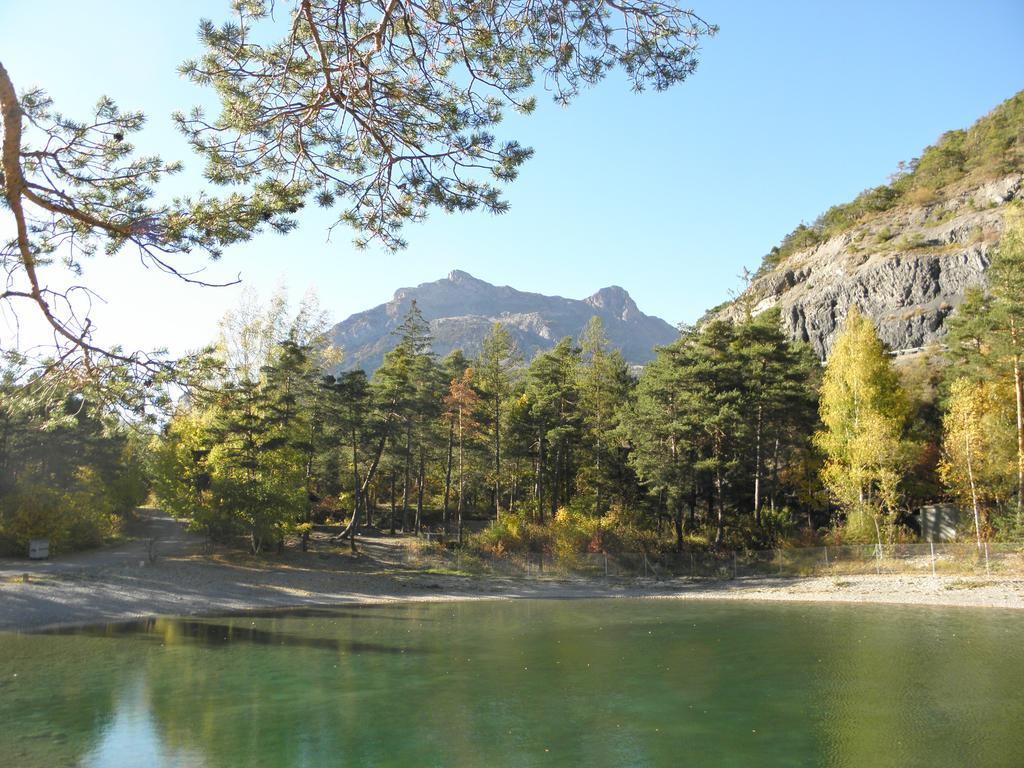 Gite Auberge Les Terres Blanches De Meolans Buitenkant foto