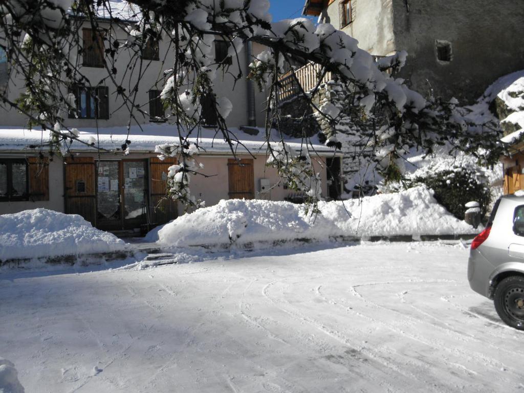 Gite Auberge Les Terres Blanches De Meolans Hostel Buitenkant foto